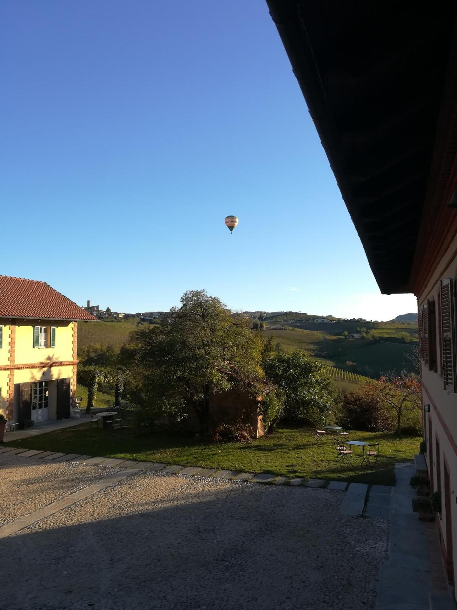 Tenuta Montanello B&B Castiglione Falletto Ngoại thất bức ảnh