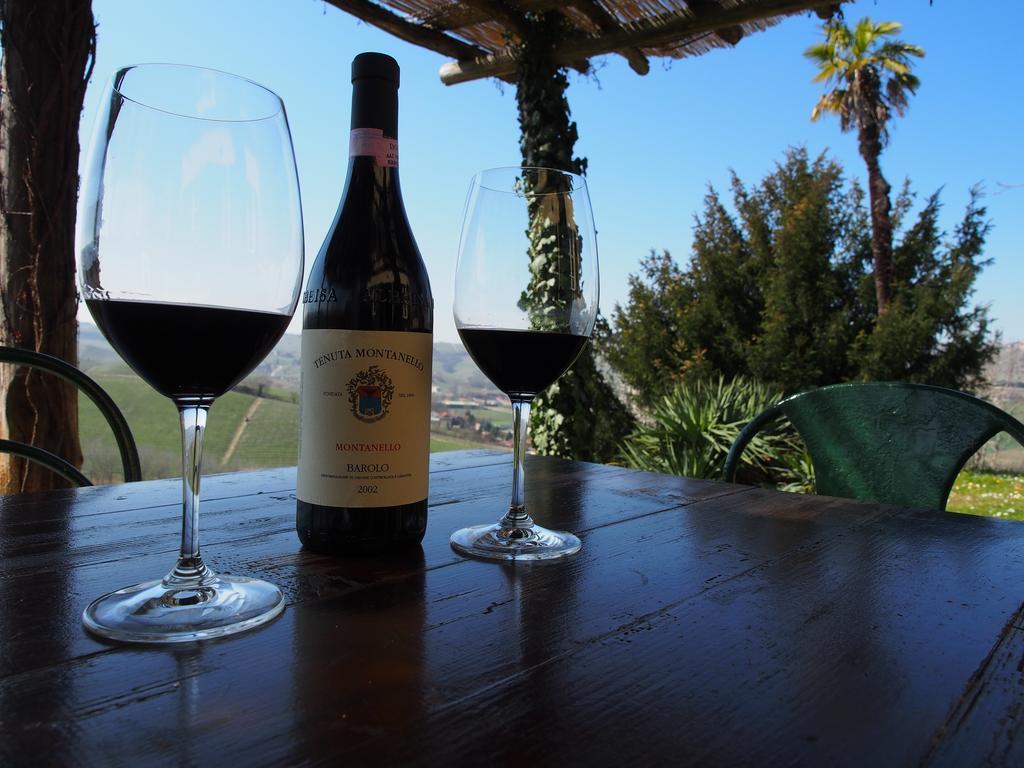 Tenuta Montanello B&B Castiglione Falletto Ngoại thất bức ảnh